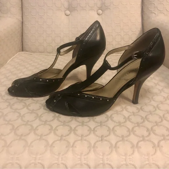 Vintage Tahari t-strap peep toe heels -size 9 - Picture 2 of 5